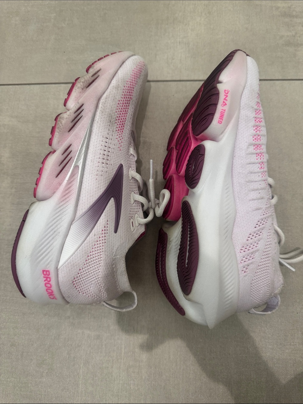 Brooks Running Shoes – Women’s Size 9 - Picture 4 of 5